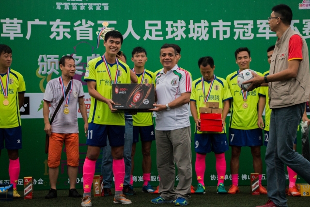 C罗再创佳绩，离千球大关步步逼近